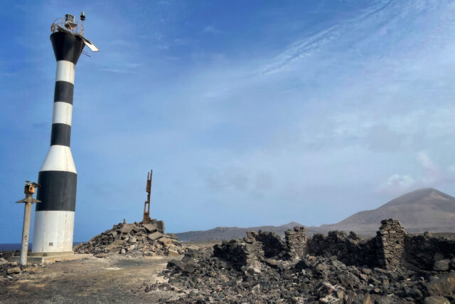 Farol da Fiura: the end of the island, the start of “what am I doing here?”