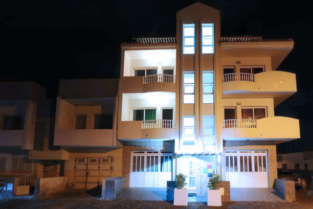 Atlantic Sal Hostel: backpacks, rooftop chats and bathroom logistics