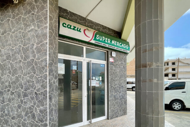 Cazu Supermarket: grocery shopping in a tourist area without completely losing your cool