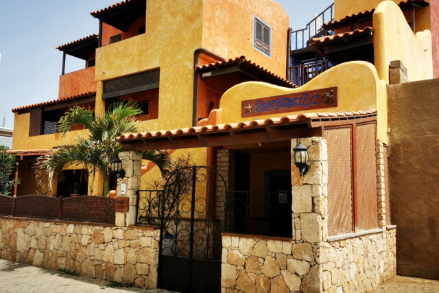 Sakaroule Bed & Breakfast: sleep well, eat better, feel at home