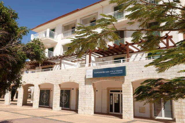 Vila Verde Supermarket: Convenient by location, questionable by system