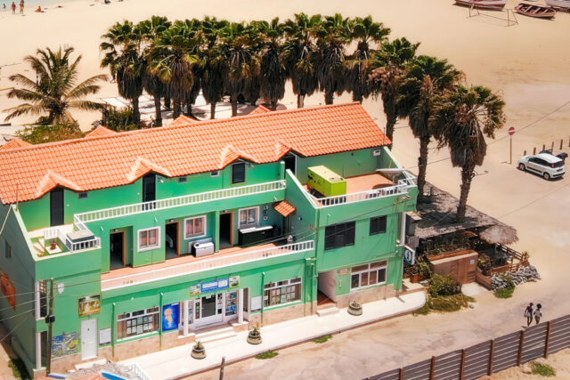 Barracuda Tours: Lots of people, lots of hands… and uneven experiences