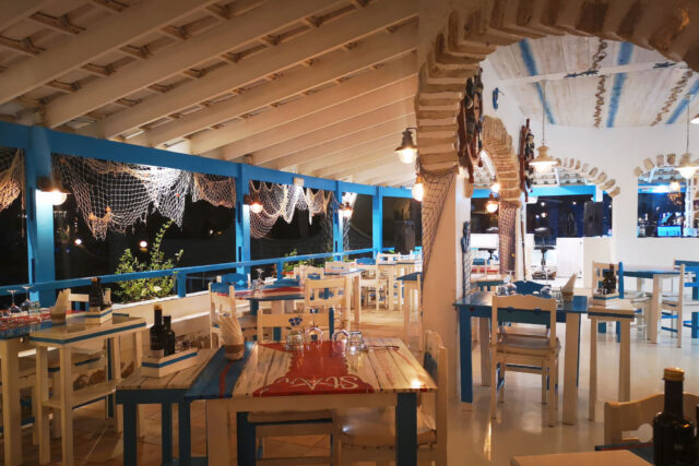 LobStar: sailor outfits, soft music… and prices that look you straight in the eye