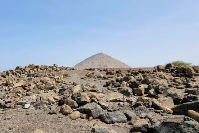 Monte Leste: the mountain you see for miles… and then decide if you dare