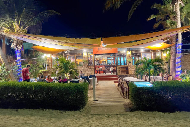 Restaurante Barracuda: great fish, sea views, and a roulette wheel called service