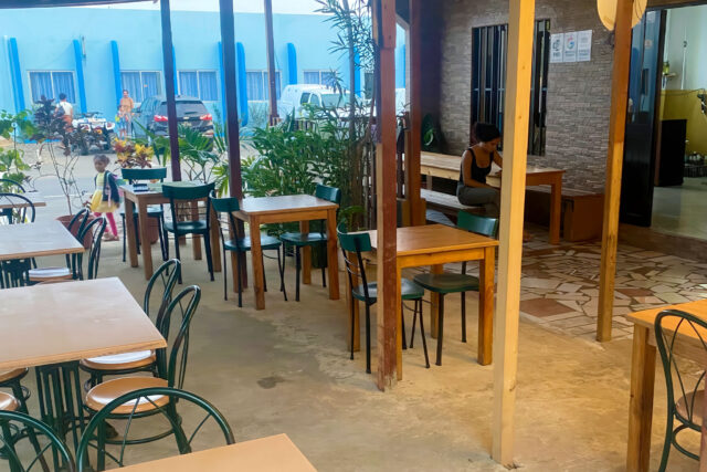 Restaurant Sara: home-style food, a calm pace, and a cat who outranks you