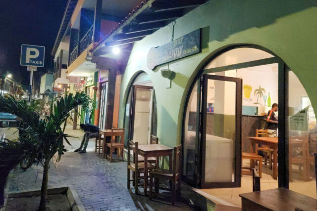 Snack Bar Barry: fast food, low prices… and no explanations needed