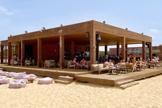 Vista Mar Beach Bar: great views, decent cocktails… and resort pace