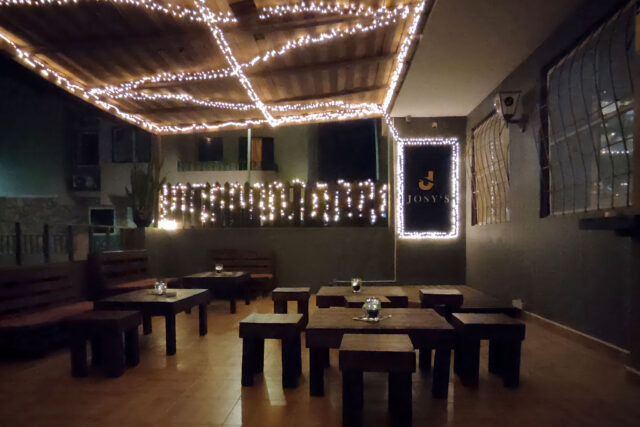 Josy’s Bar, the place where you end up singing even if you swore you wouldn’t