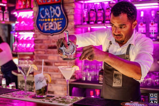 Ocean Cafe, the place that starts with coffee… and ends with people dancing without a plan